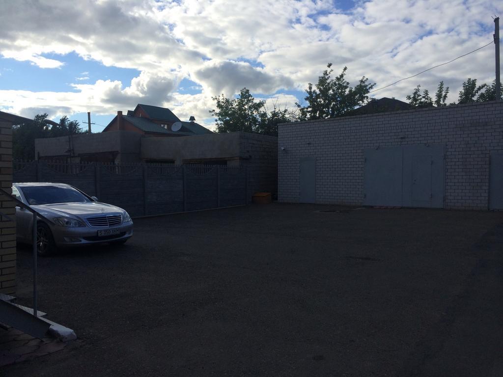 Altyn Adam Hotel Pavlodar Exteriör bild