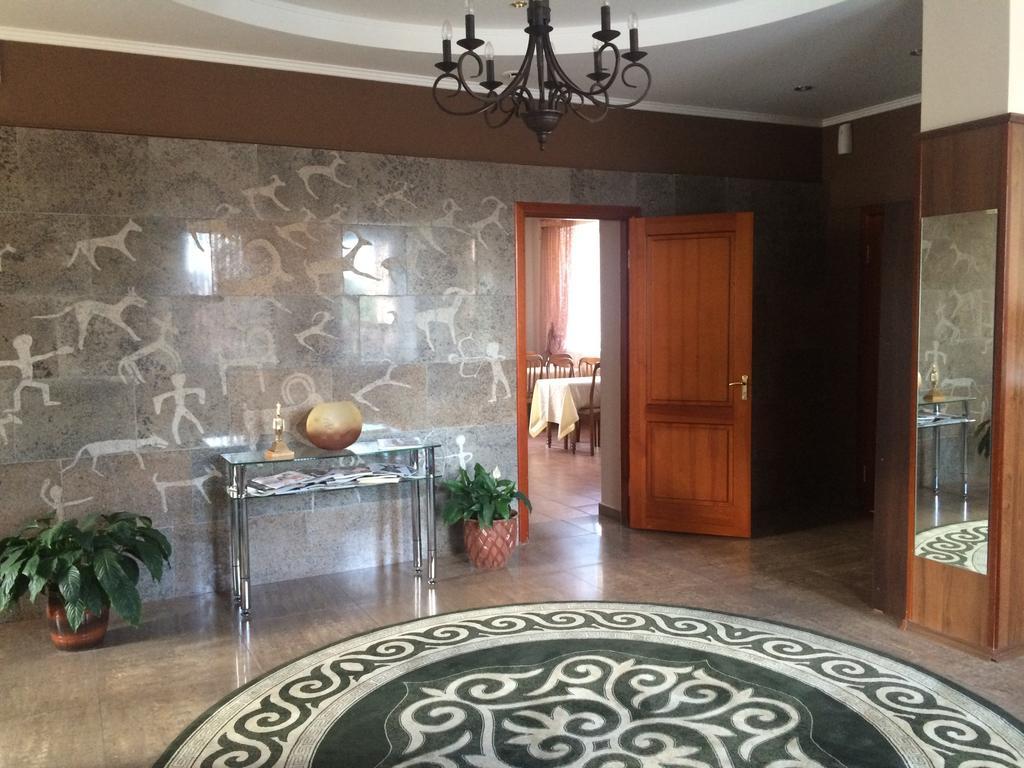 Altyn Adam Hotel Pavlodar Exteriör bild